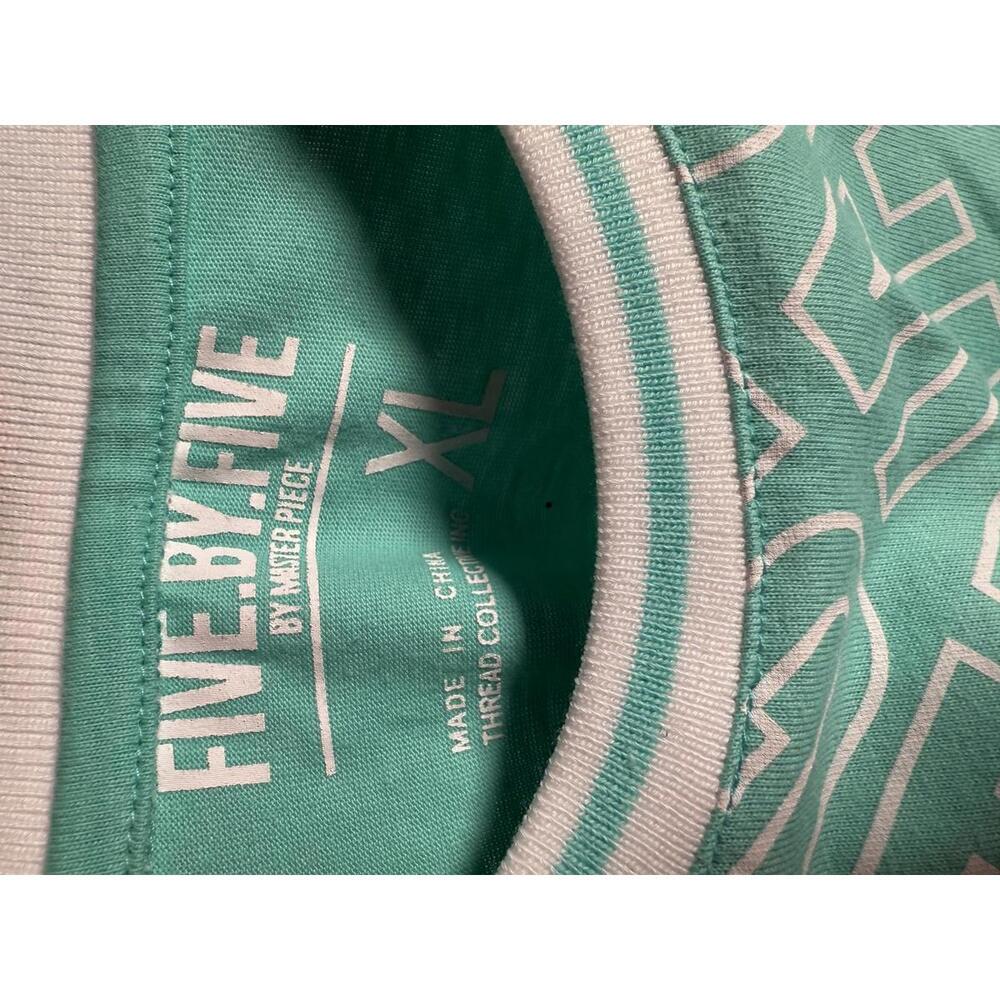 Five.By.Five Savage Print Crew Neck T-Shirt Size XL NWT - Picture 3 of 4